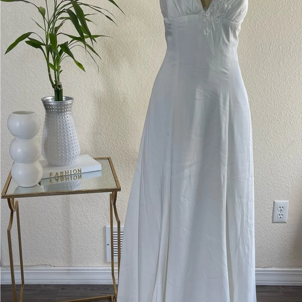 Wedding dress - Picture 3 of 13